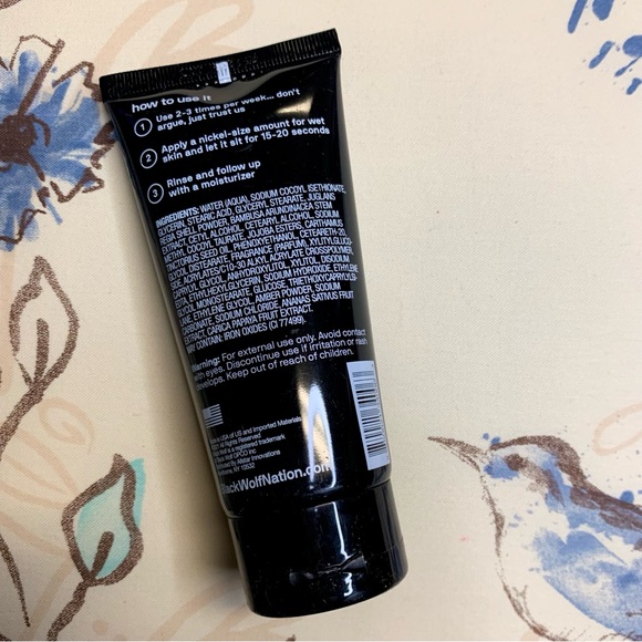 💜 Black Wolf Face Scrub - NWT - Picture 6 of 6